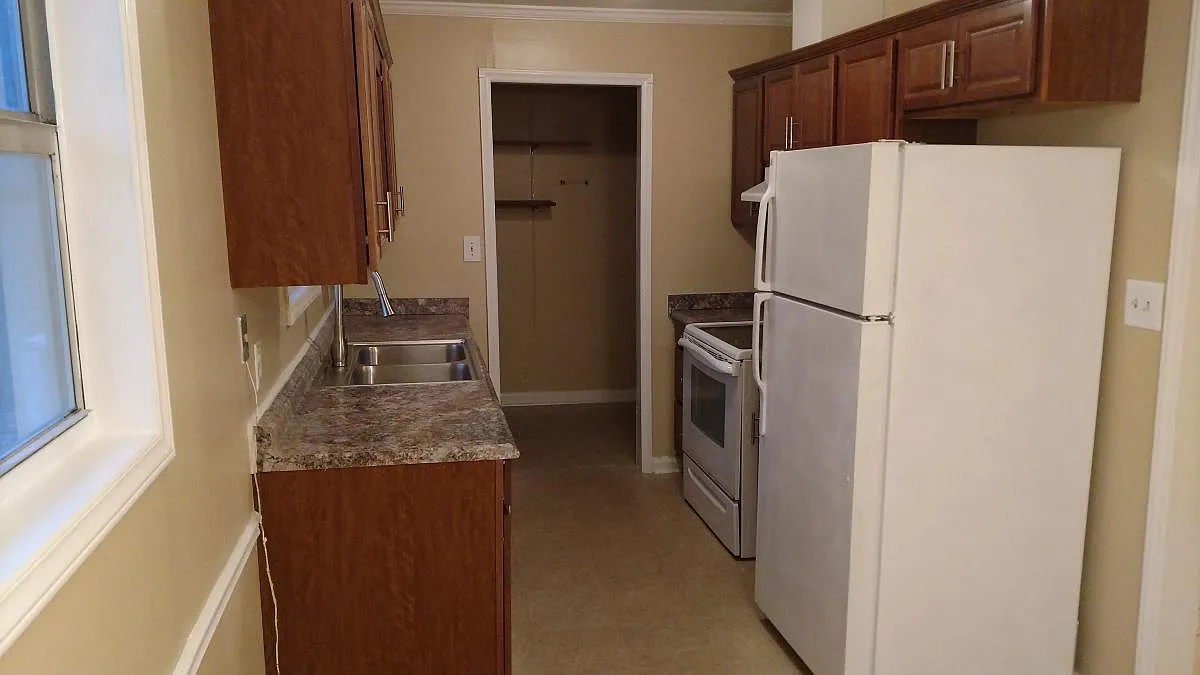 4 bed, 1100 sqft, $1,750 — Photo 2