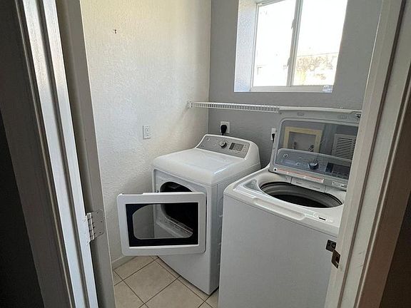 3rd image of 2072 Oakhurst Way #0