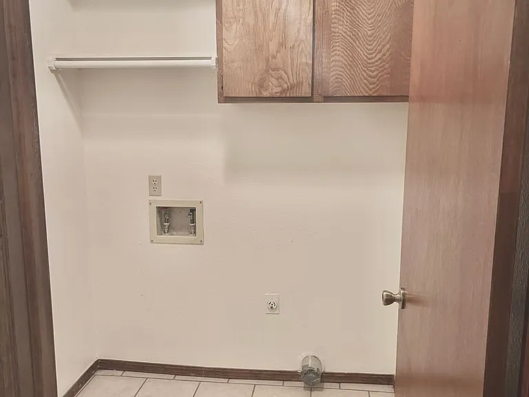 312 Falcon Ct — Photo 16