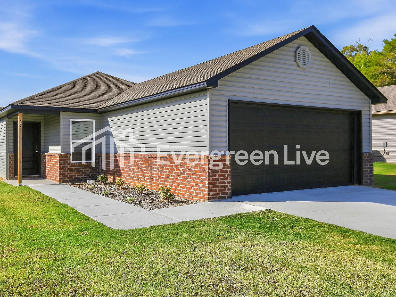 3 bed, 2.0 bath, 1248 sqft, $1,310 — Photo 2