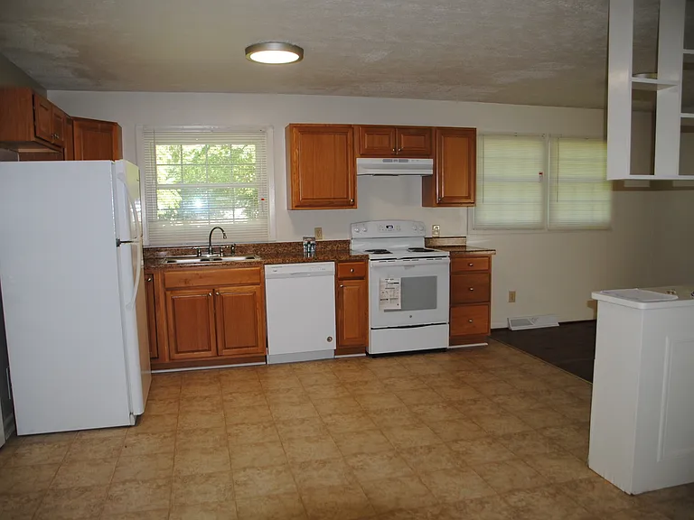 111 Walnut Dr — Photo 10