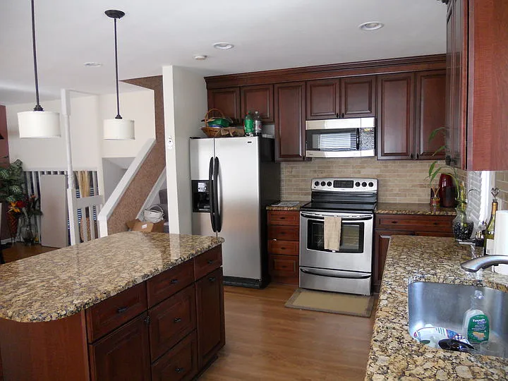 1043 Olson Ave — Photo 4