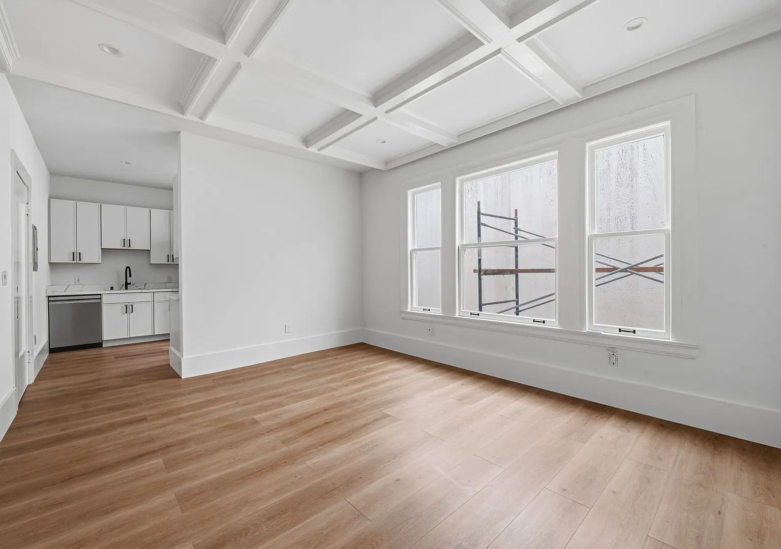 1BD/1BA with In-Unit Laundry in Pacific Heights — Photo 1