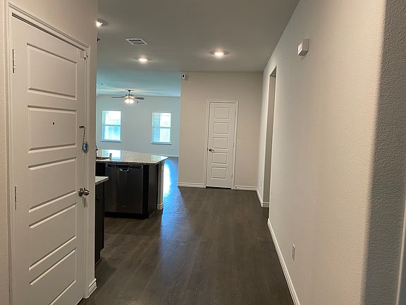 3rd image of 255 Carolina Trce