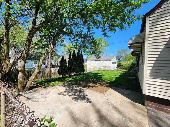 4th image of 3551 Dresden St