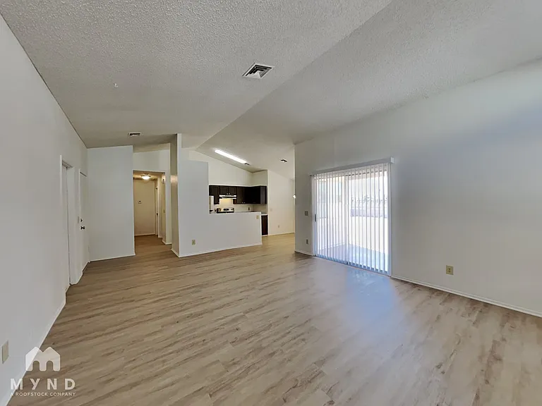 10049 W Mariposa St — Photo 4