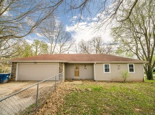 4056 W Dahlia Dr, Battlefield, MO 65619