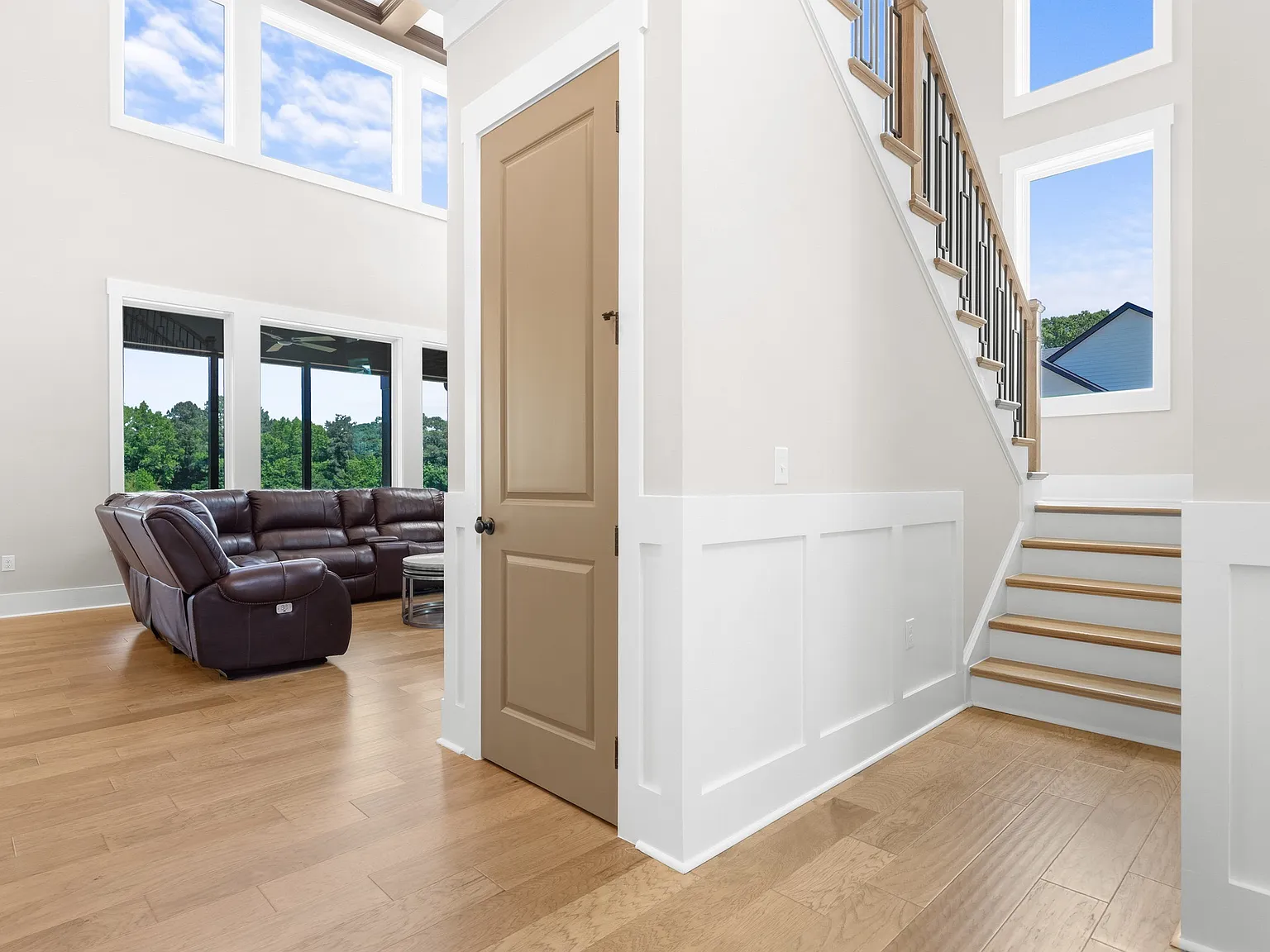 5 bed, 3867 sqft, $4,900 — Photo 4