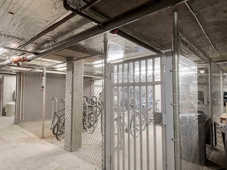 700 Broadway Apartments — Photo 11