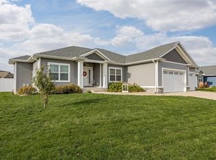 6724 Hoover Trail Rd SW, Cedar Rapids, IA 52404