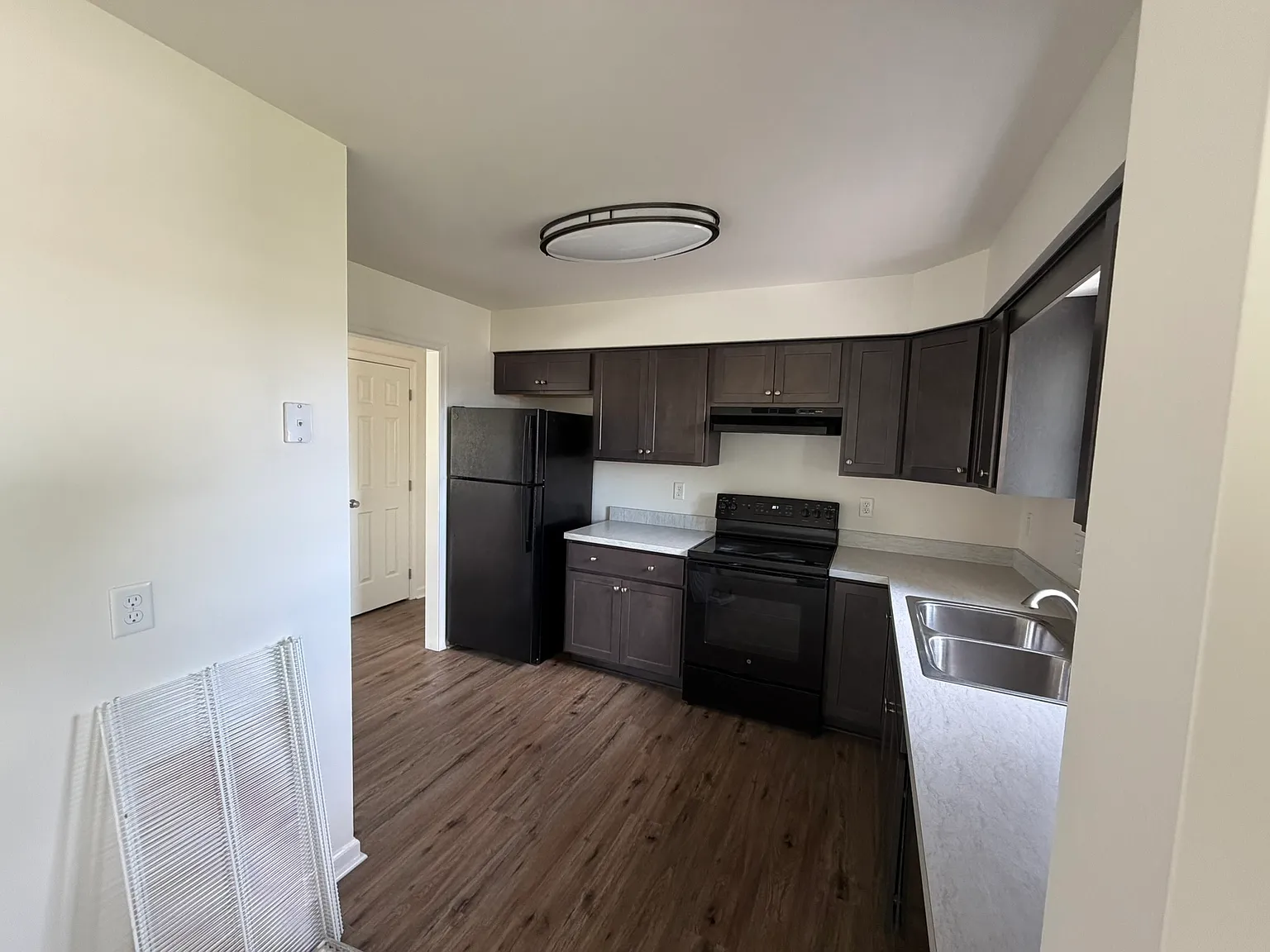 3 bed, 2.5 bath, 1800 sqft, $2,200 — Photo 4