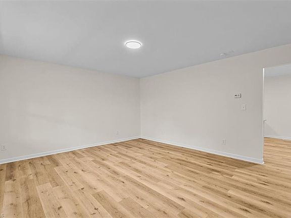 4th image of 434 John St