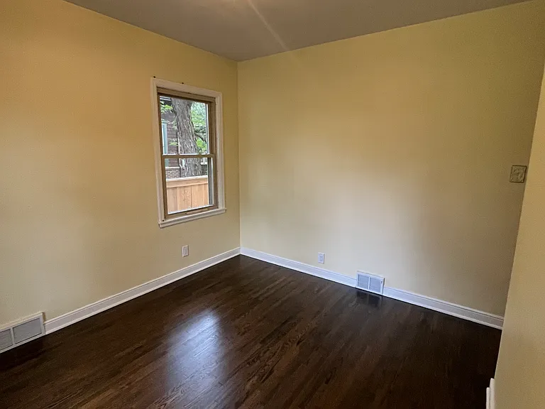 1502 Albert St N — Photo 6