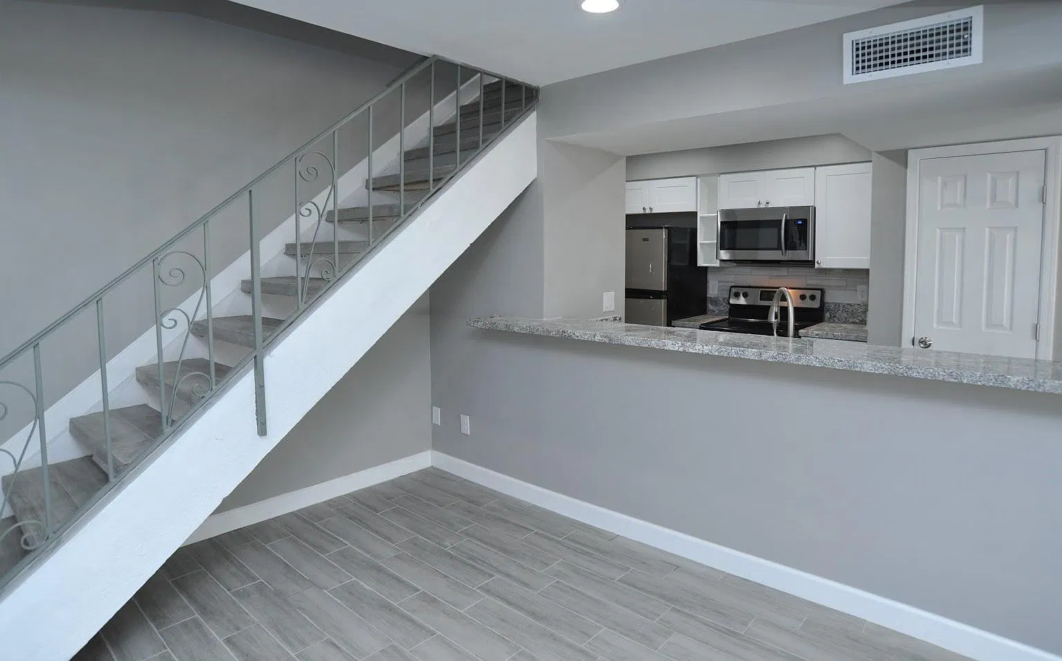 2 bed, 934 sqft, $1,375 — Photo 4