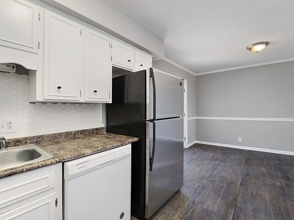 4th image of 720 McPherson Dr