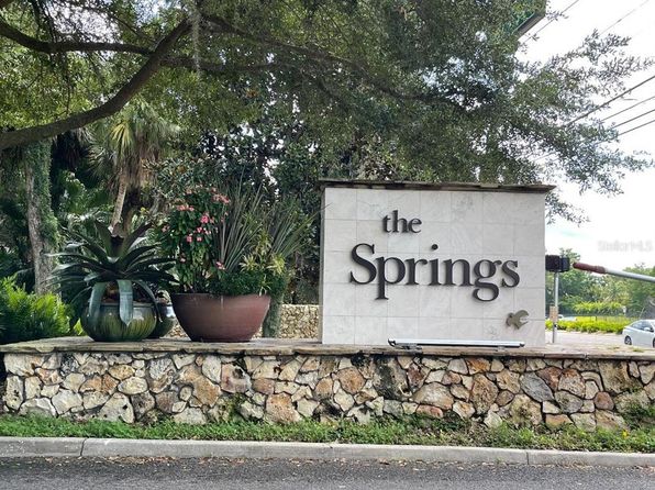 212 Crown Oaks Way #212