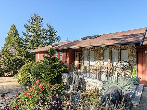 3rd image of 8839 Forest Park Dr