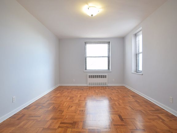 Harbor House - Bedroom - H03-04B