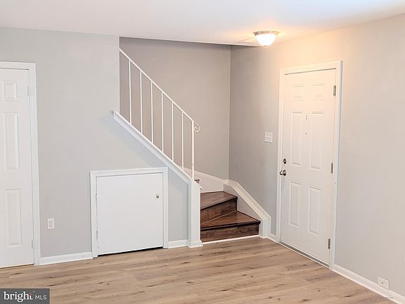 2nd image of 4164 Hamlin Ct