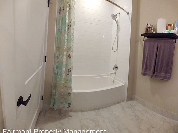 5th image of 933 W Belle Plaine Ave Unit 206