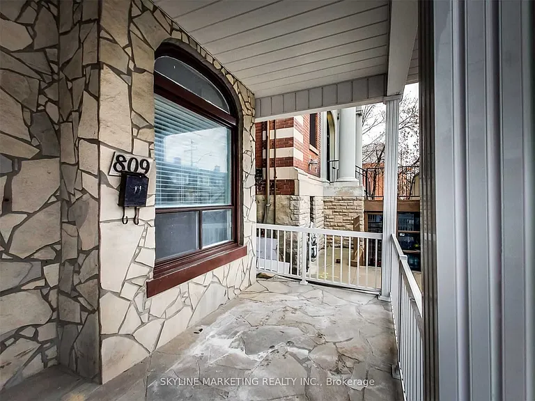 809 Dovercourt Rd #UPPER — Photo 3