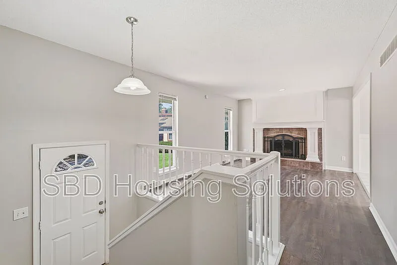 3 bed, 2.5 bath, $1,999 — Photo 3