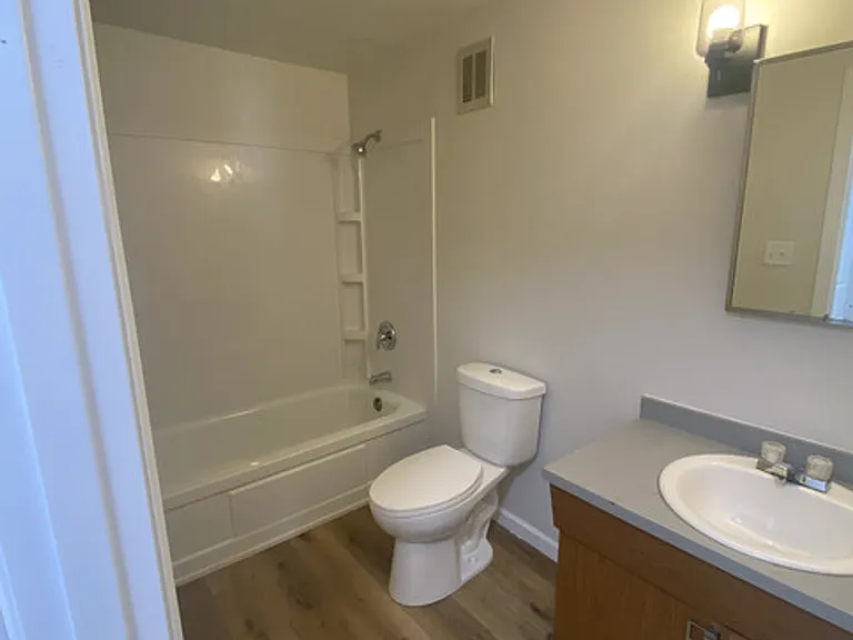 516 W Mulberry St — Photo 16