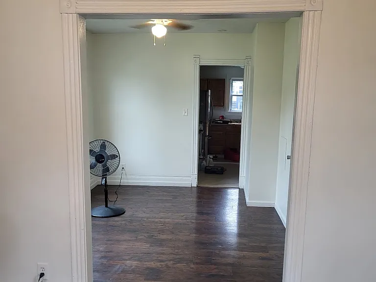 138 Caroline Ave — Photo 2