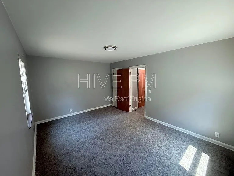3135 Mozart Ave #2 — Photo 9