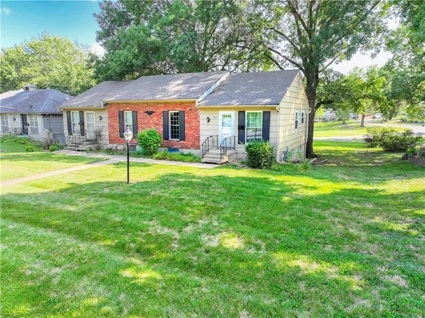 7915 E 87th St, Raytown, MO 64138