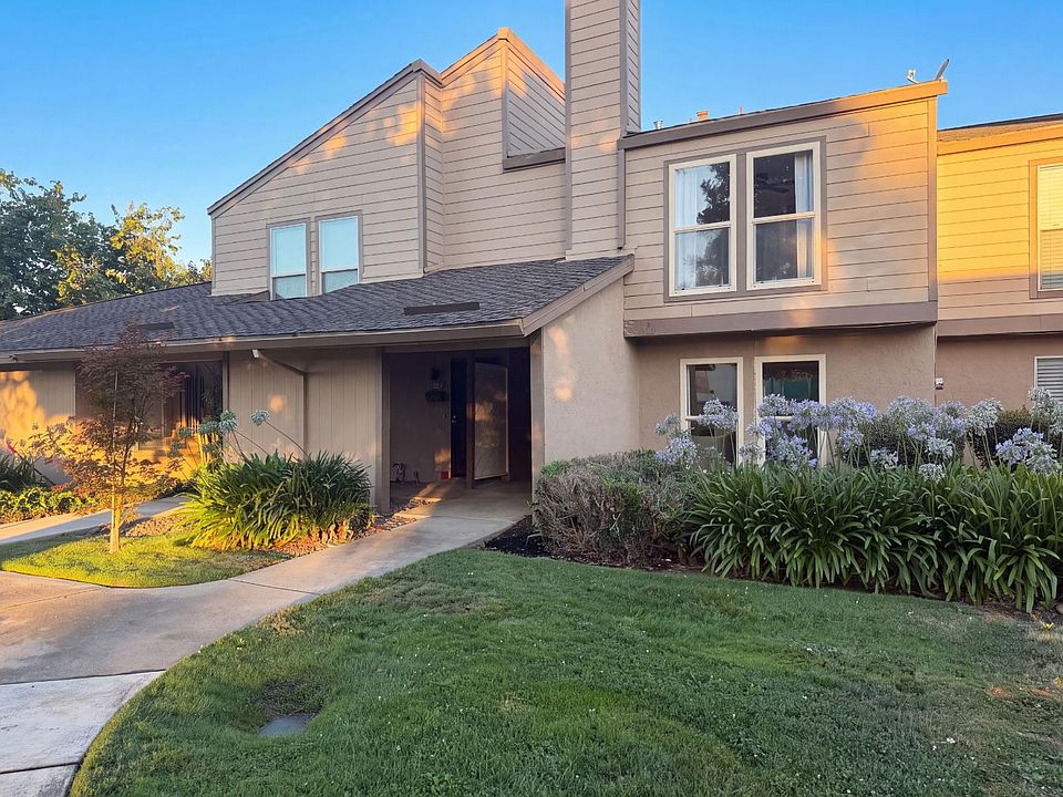 1st image of 208 Touchstone Pl