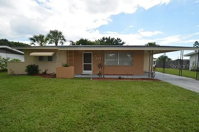 612 Shamrock Blvd