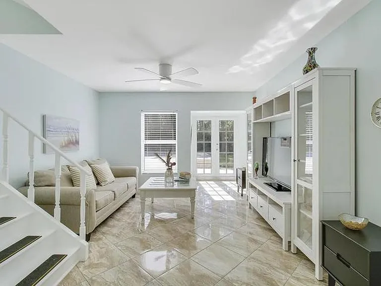 1310 Manor Dr — Photo 5