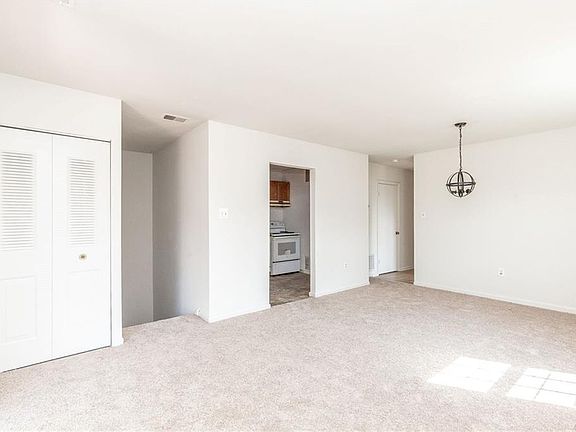 3rd image of 901 Winterstick Pl