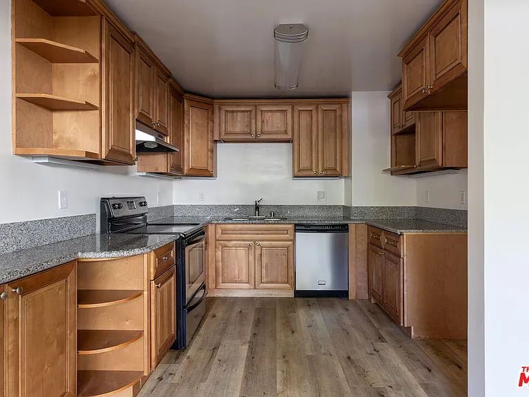 1233 Barry Ave #101 — Photo 6