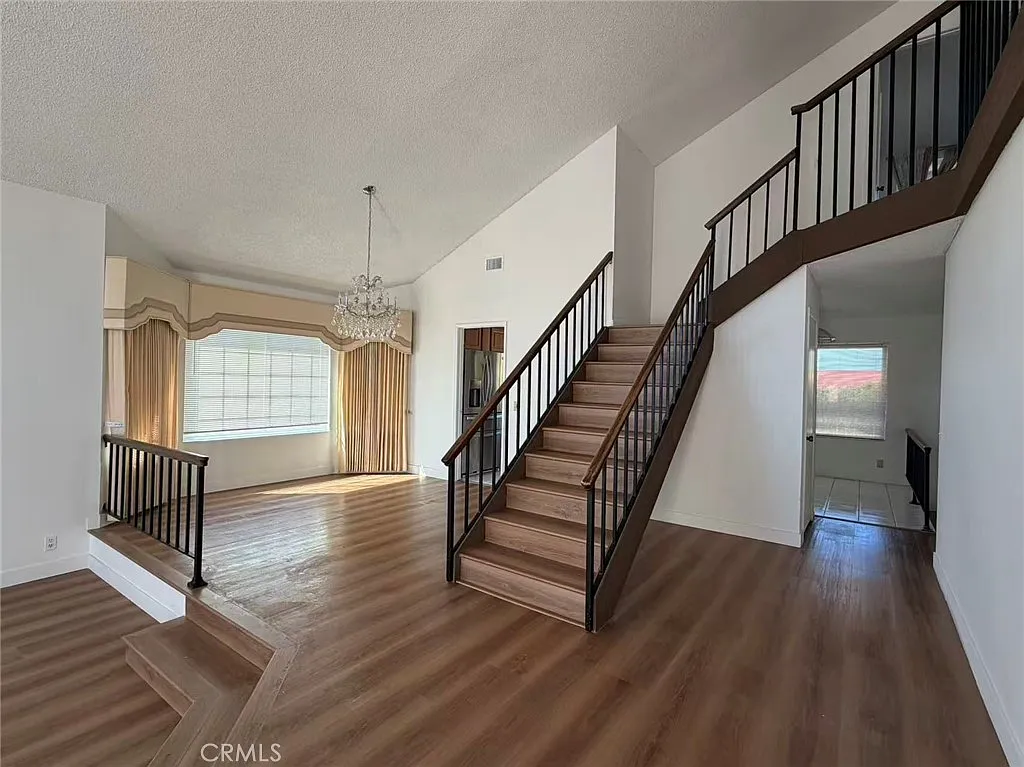 4 bed, 2378 sqft, $4,300 — Photo 3
