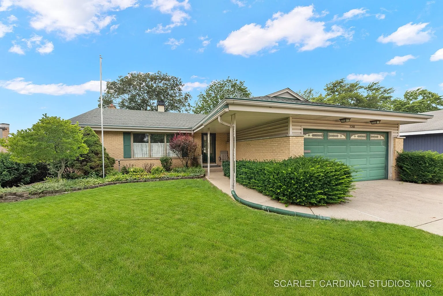 1046 S Villa Ave photo 1