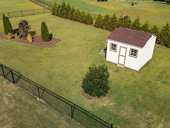 3rd image of 69 Opry Ln