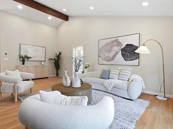 5th image of 10140 Hillcrest Rd