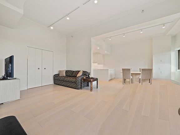 4th image of 250 Hammond Pond Pkwy #Penthouse 4