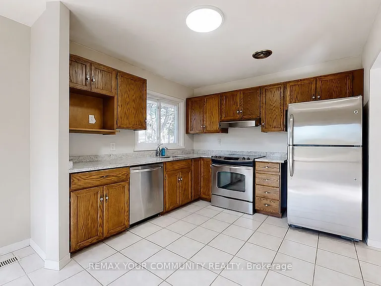 98 Wigmore Dr — Photo 6