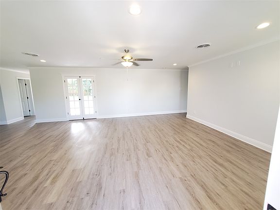 3rd image of 152 Pecan St