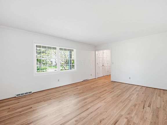 5th image of 1955 Rosebery Dr