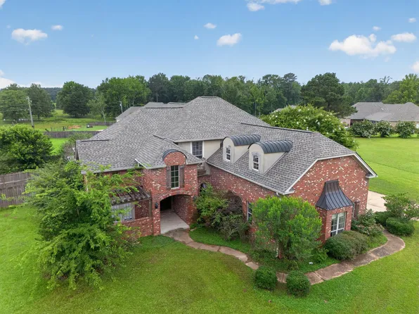 36 Sandstone Cir, Caledonia, MS 39740