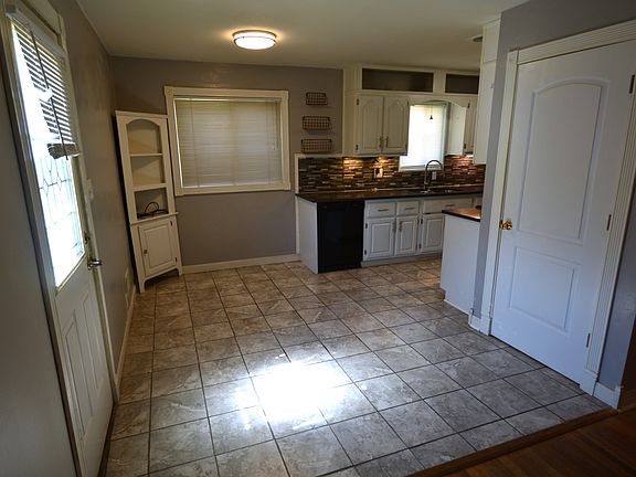 5th image of 2422 Allison Ave