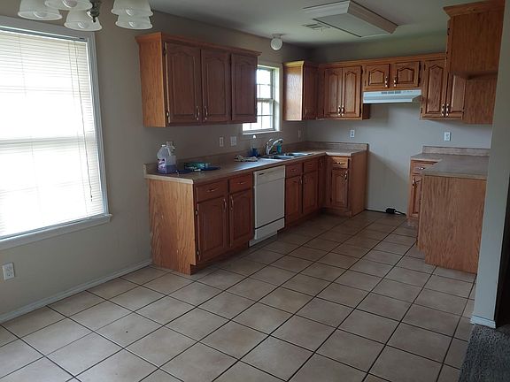 4th image of 909 S Pittsburg Ave