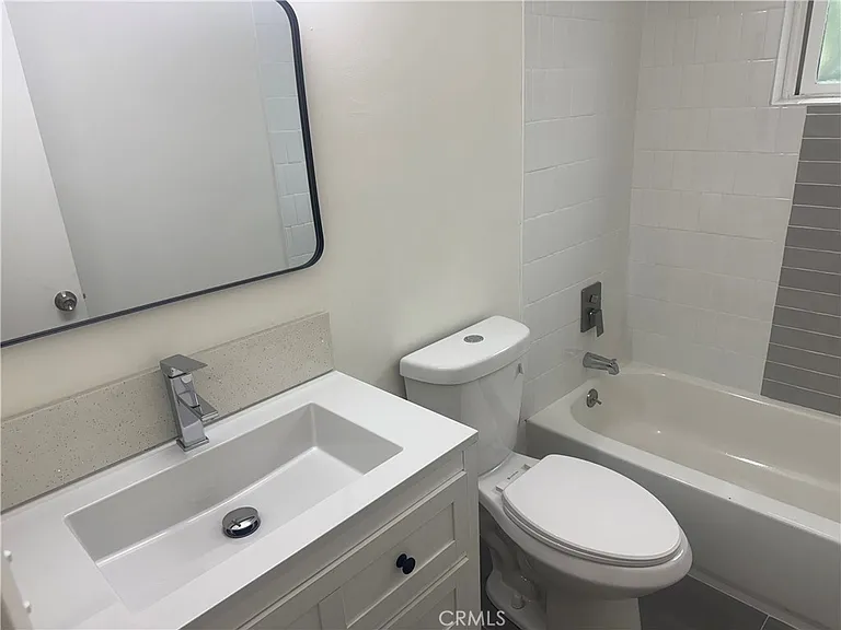 1041 Bennett Ave — Photo 10