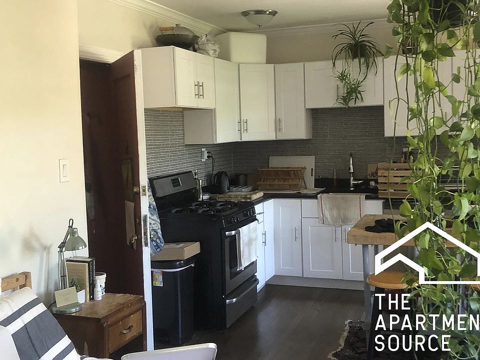 2nd image of 2127 N Dayton St #308