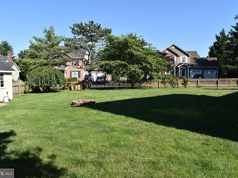 2174 E Greenleaf Dr — Photo 35