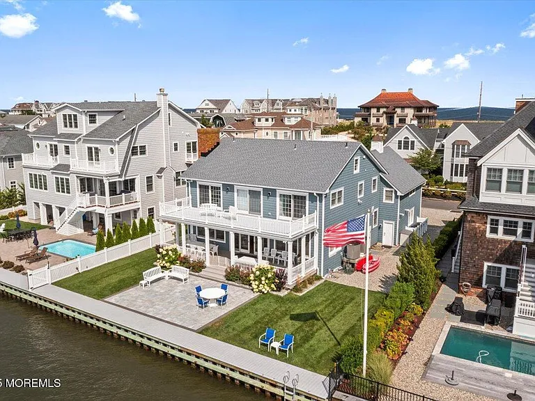 1118 Barnegat Ln — Photo 3
